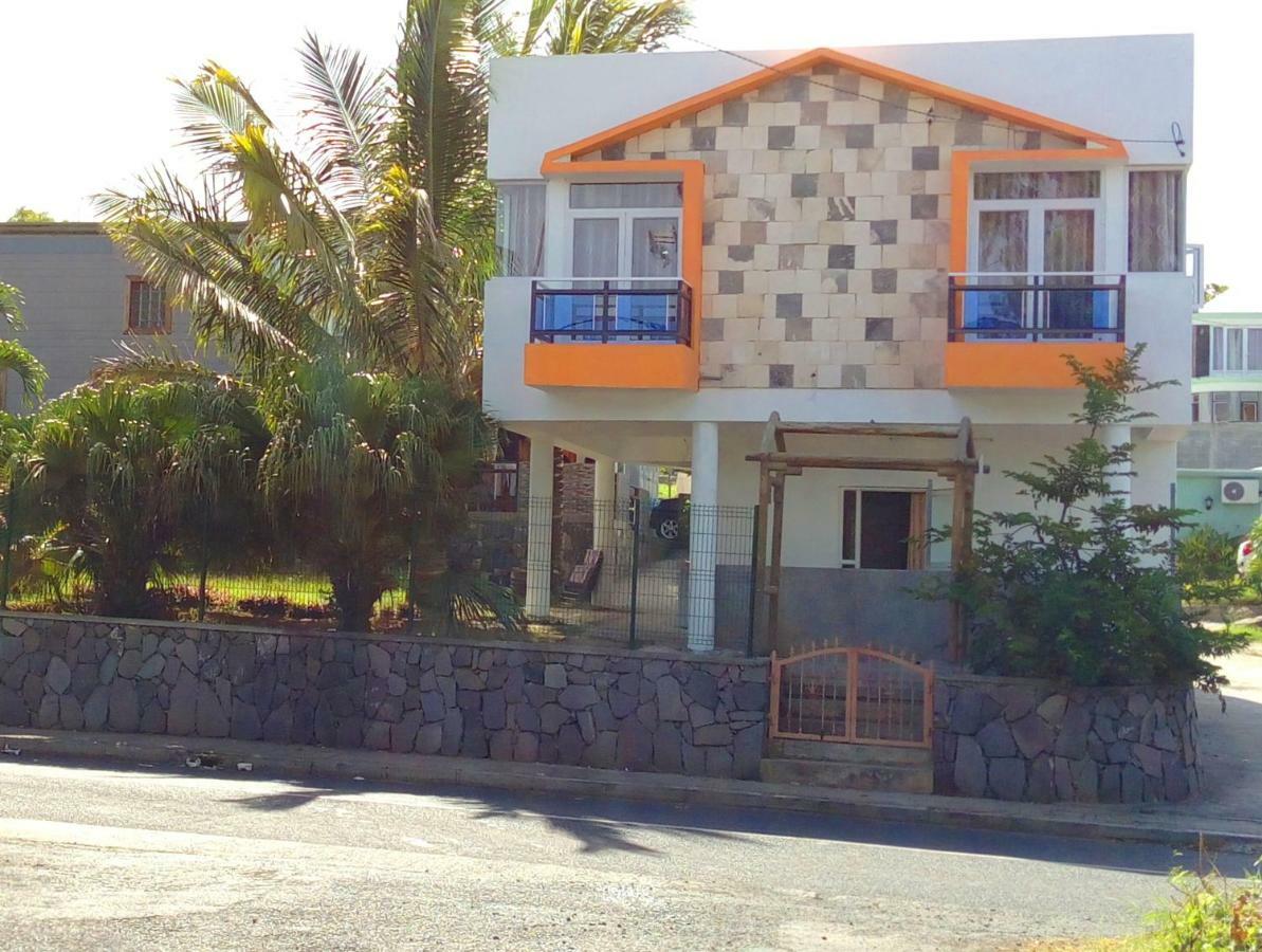 Chez Clenya Guesthouse La Ferme Екстер'єр фото